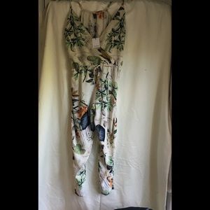 Jumpsuit with spaghetti straps.